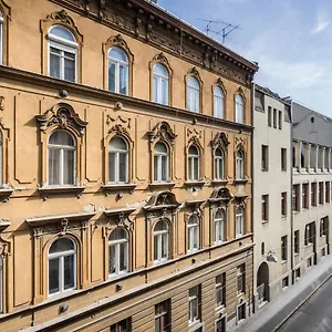Cosy Tolnai Street Apartament